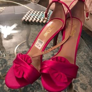 Hot pink magenta heels with twisted fan design